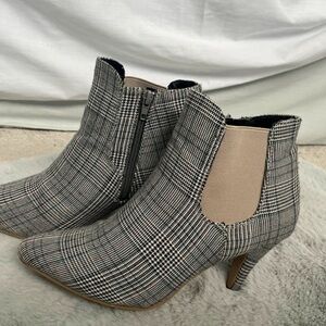 Chic Plaid Ankle Booties - Black and Tan